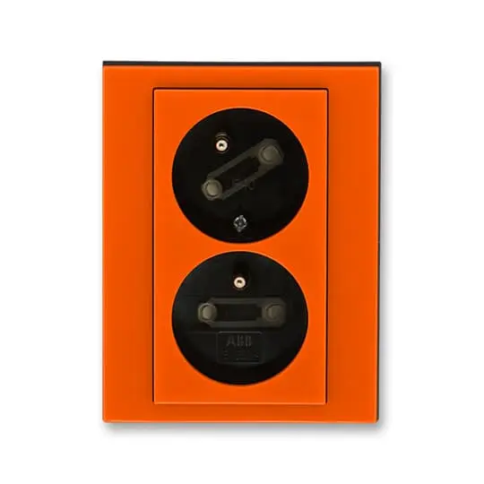 5513H-C02357 66  Zásuvka dvojnásobná s ochrannými kolíky, s clonkami, s natočenou dutinou, oranžová / kouřová černá